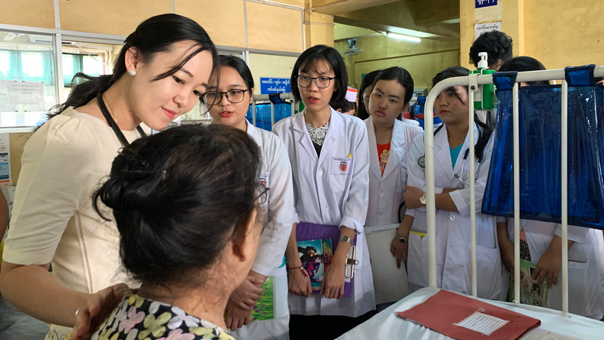 Dr Phyu Sin on a teaching ward round with medical students at Insein General Hospital